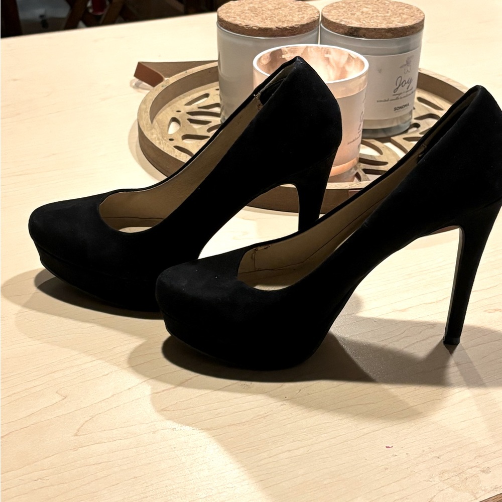 Closed toes black high heal platform style shoes